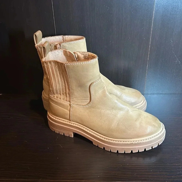 TIME AND TRU WOMENS US 6.5 TAN SLOUCHY SHAFT CHUNKY TREAD LUG CHELSEA BOOTS. - Picture 4 of 13